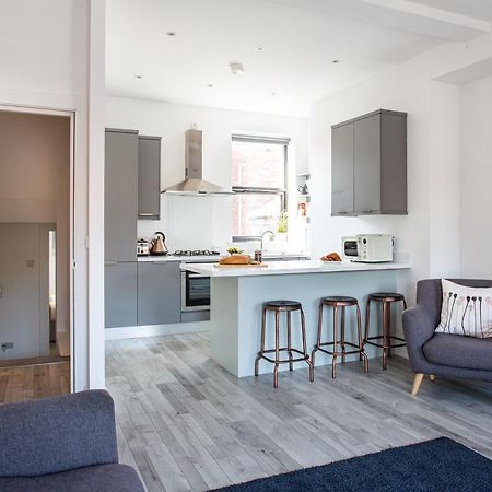 Modern Luxury Apartment, Sleeps 6, Best Location Белфаст Экстерьер фото