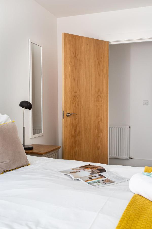 Modern Luxury Apartment, Sleeps 6, Best Location Белфаст Экстерьер фото