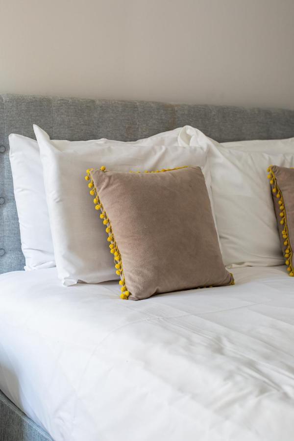 Modern Luxury Apartment, Sleeps 6, Best Location Белфаст Экстерьер фото