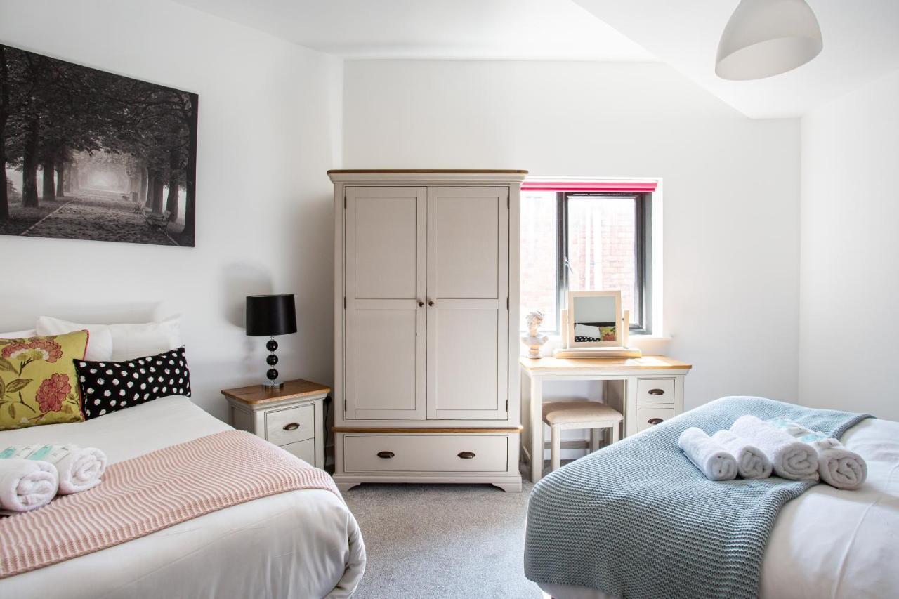 Modern Luxury Apartment, Sleeps 6, Best Location Белфаст Экстерьер фото