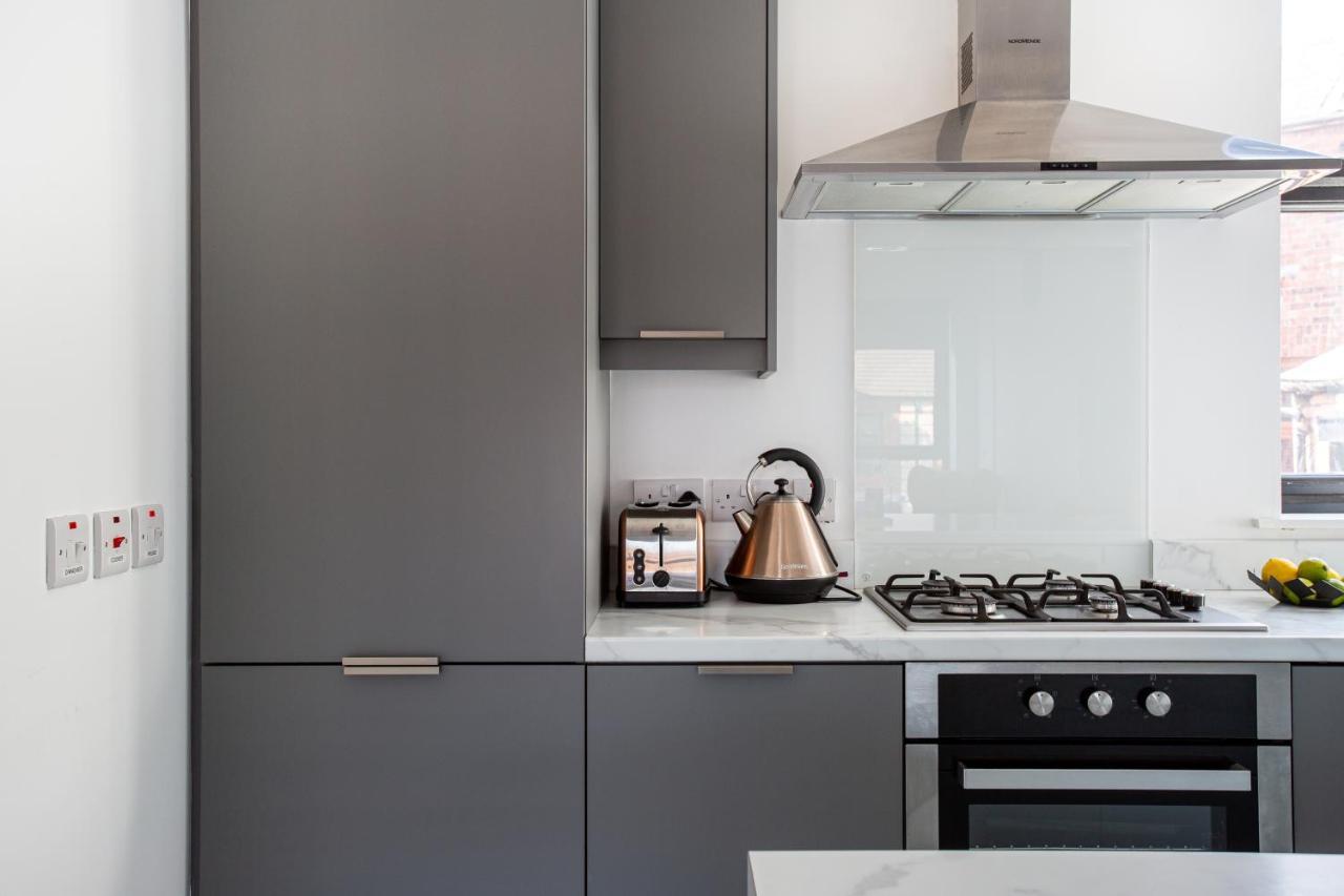 Modern Luxury Apartment, Sleeps 6, Best Location Белфаст Экстерьер фото
