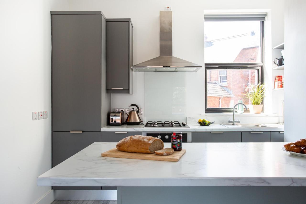 Modern Luxury Apartment, Sleeps 6, Best Location Белфаст Экстерьер фото