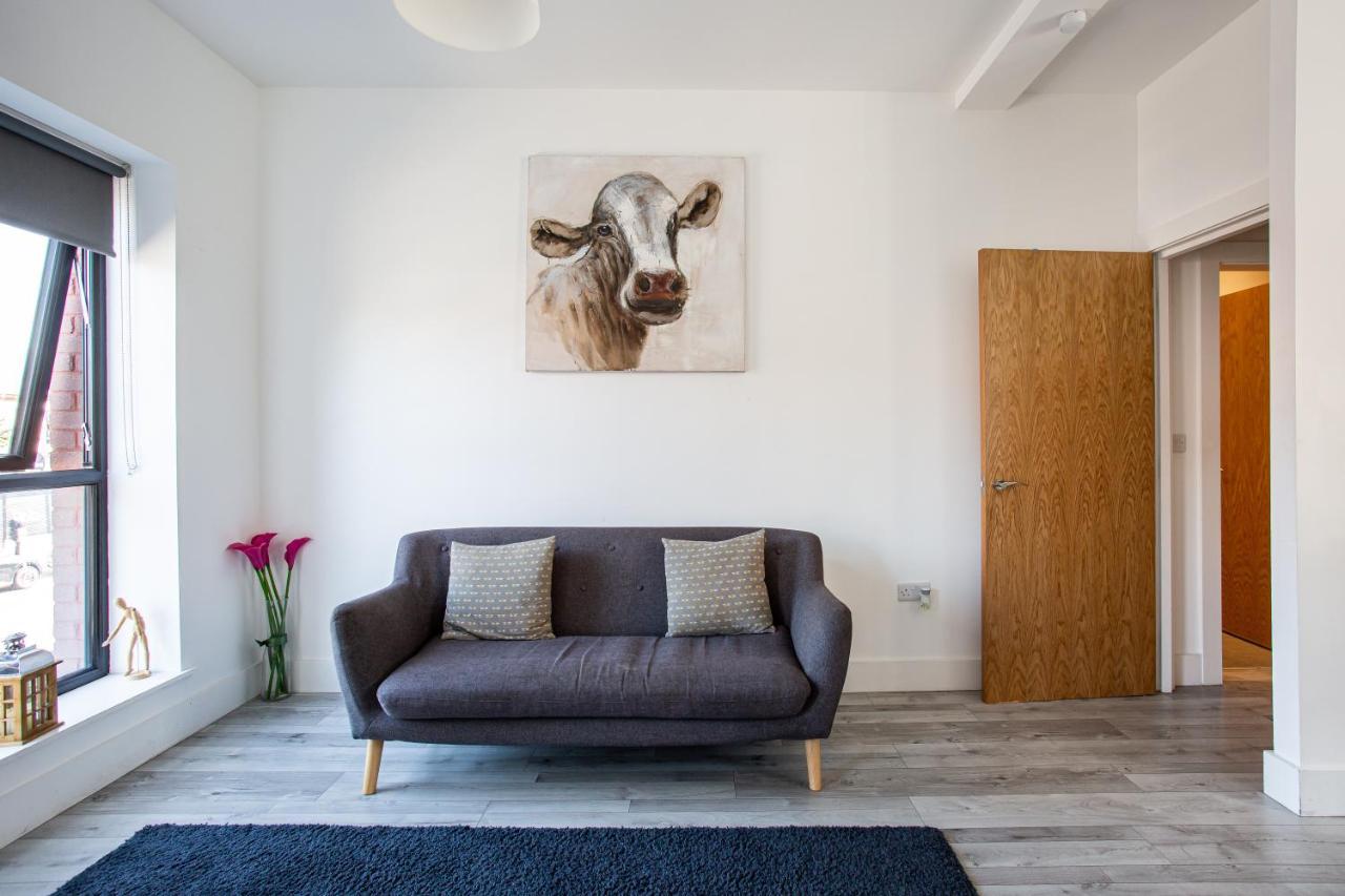 Modern Luxury Apartment, Sleeps 6, Best Location Белфаст Экстерьер фото