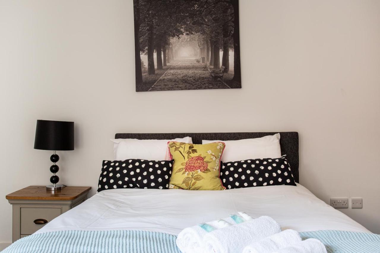 Modern Luxury Apartment, Sleeps 6, Best Location Белфаст Экстерьер фото