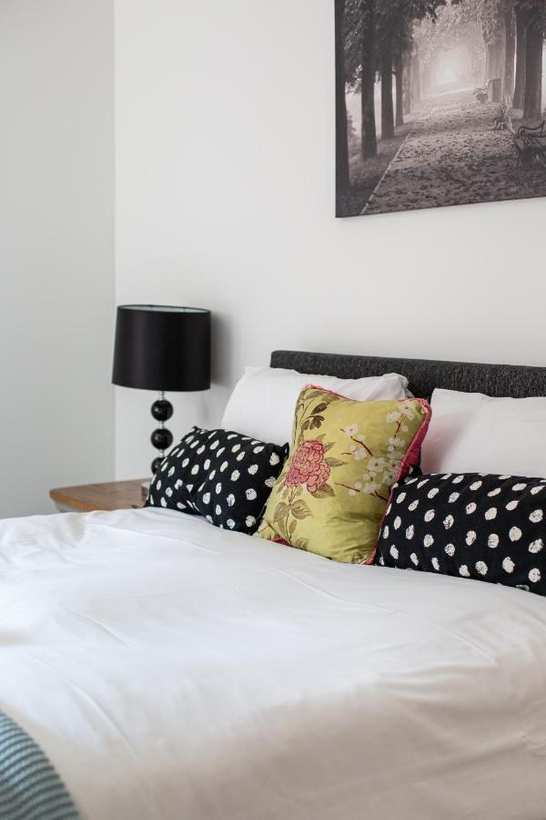 Modern Luxury Apartment, Sleeps 6, Best Location Белфаст Экстерьер фото
